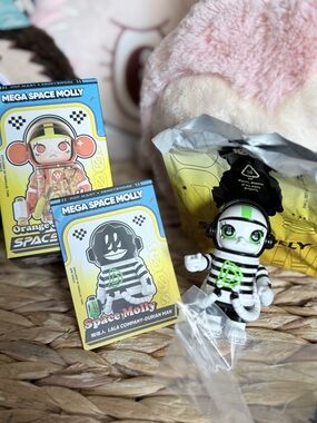 POP MART MEGA SPACE MOLLY 100% – DURlAN MAN (LALA Company) – Confirmed